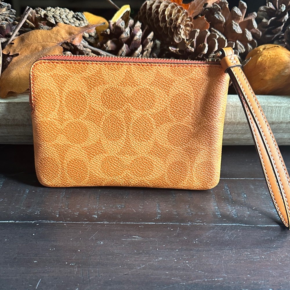 NWT Coach Vibrant Orange Leather Pouch - Picture 2 of 3